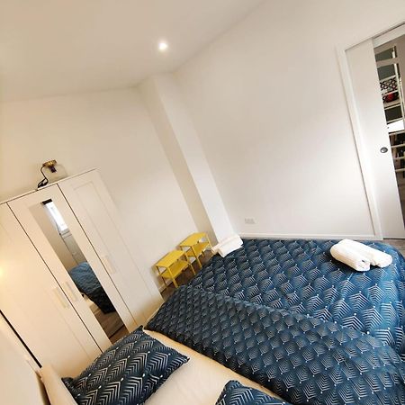 Loft Chic Avec Mezzanine Contemporaine Apartman Vénissieux Kültér fotó
