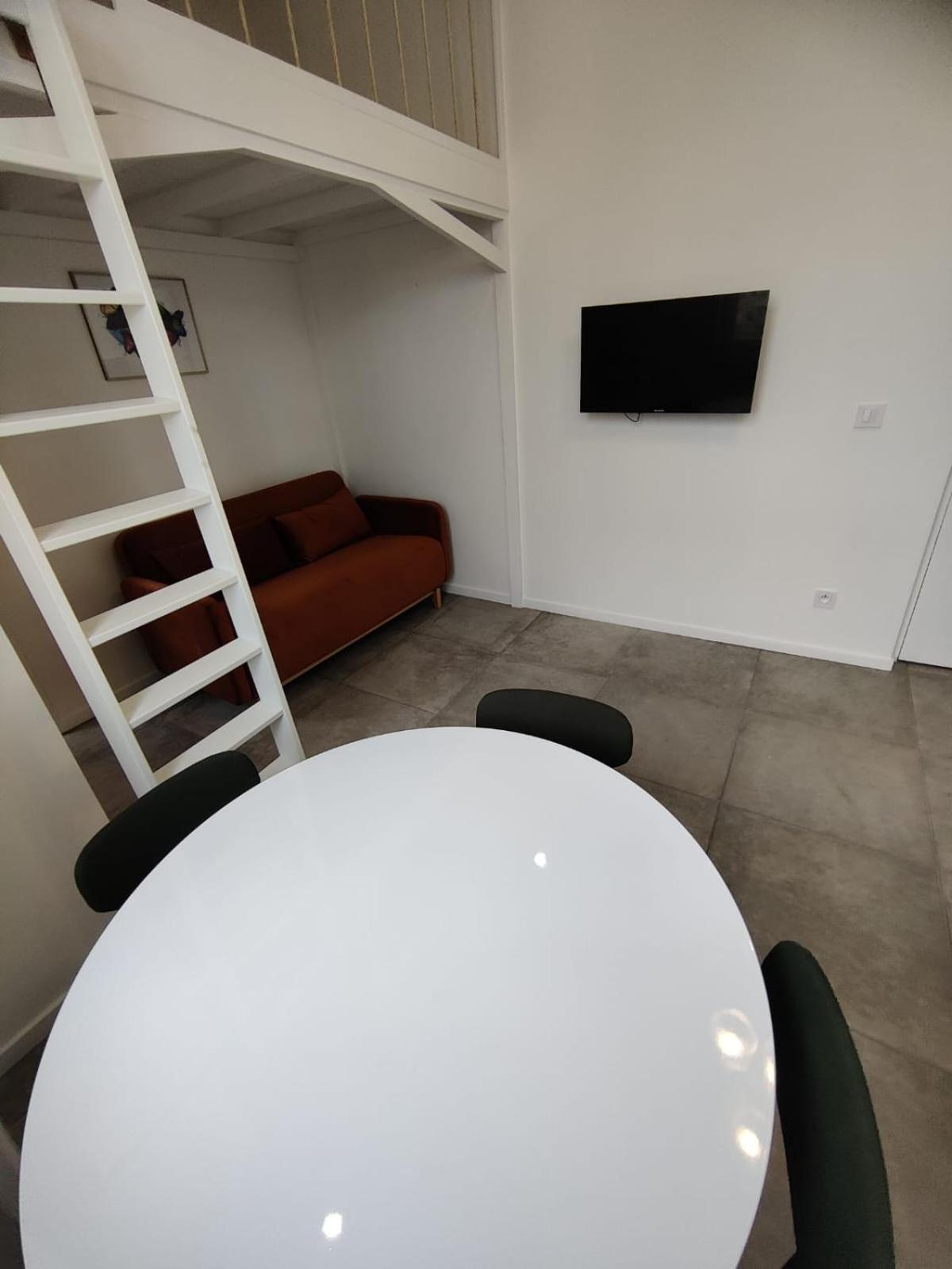 Loft Chic Avec Mezzanine Contemporaine Apartman Vénissieux Kültér fotó